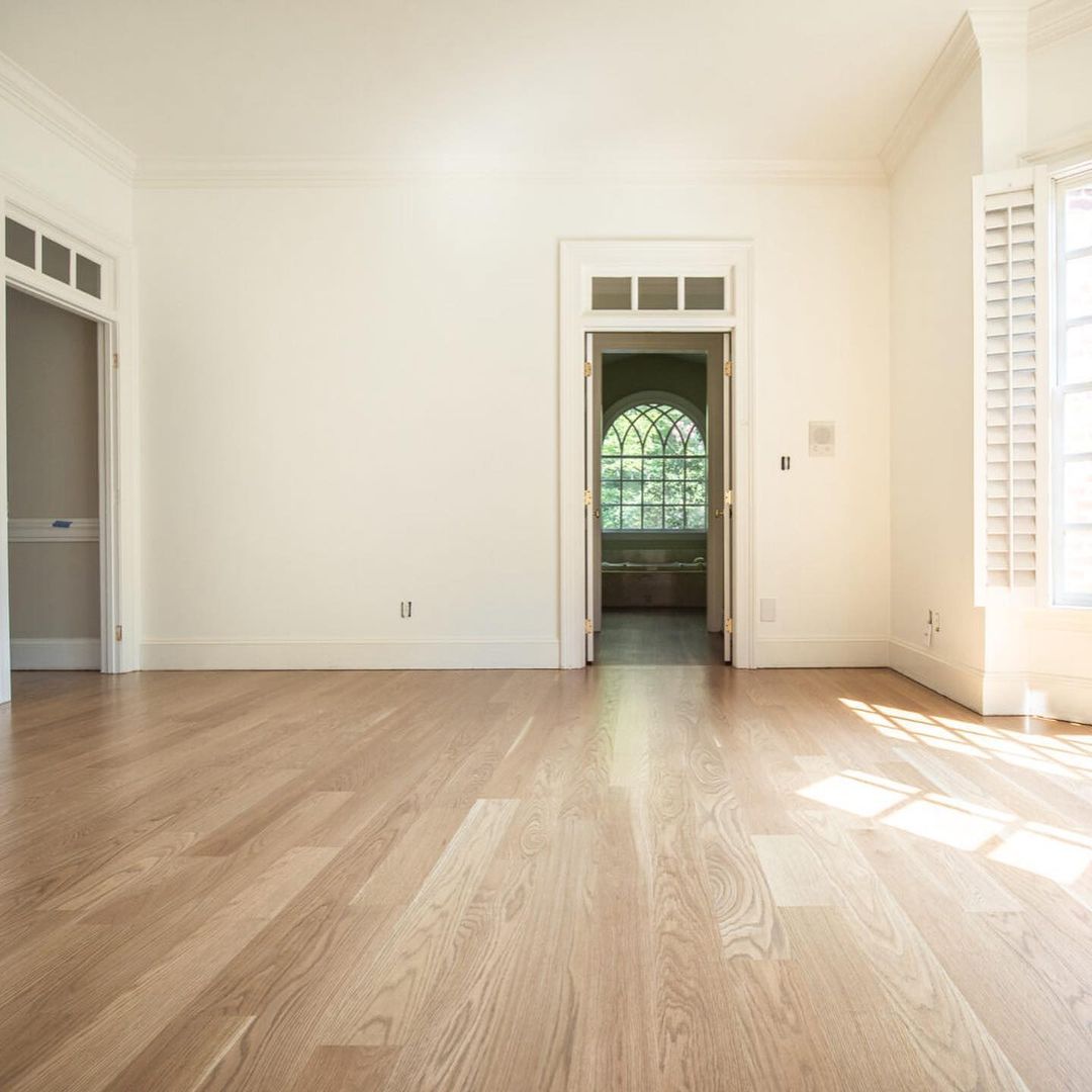 Find Your Floor Swagger - Sparking Creativity with Apartment Hardwood ?rix