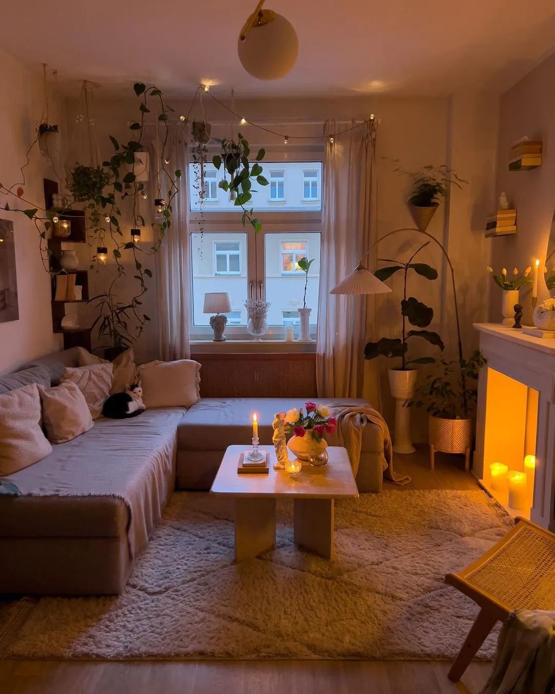 Chic Abode - Crafting Your Cozy Urban Sanctuary